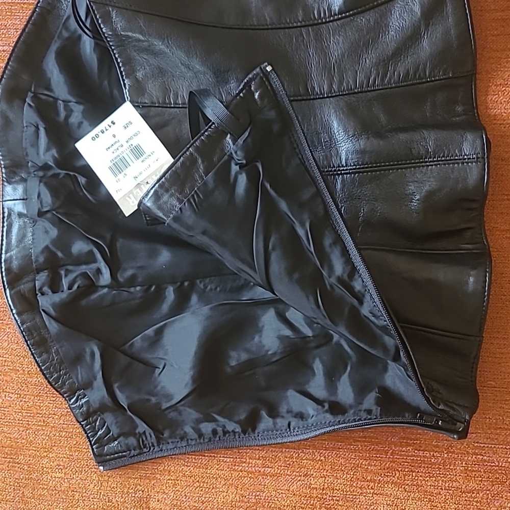 DANIER Black Leather Corset - Picture 5 of 8